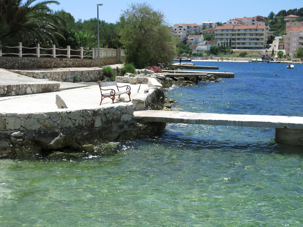 Apartments Luka โตรกีร์ ภายนอก รูปภาพ
