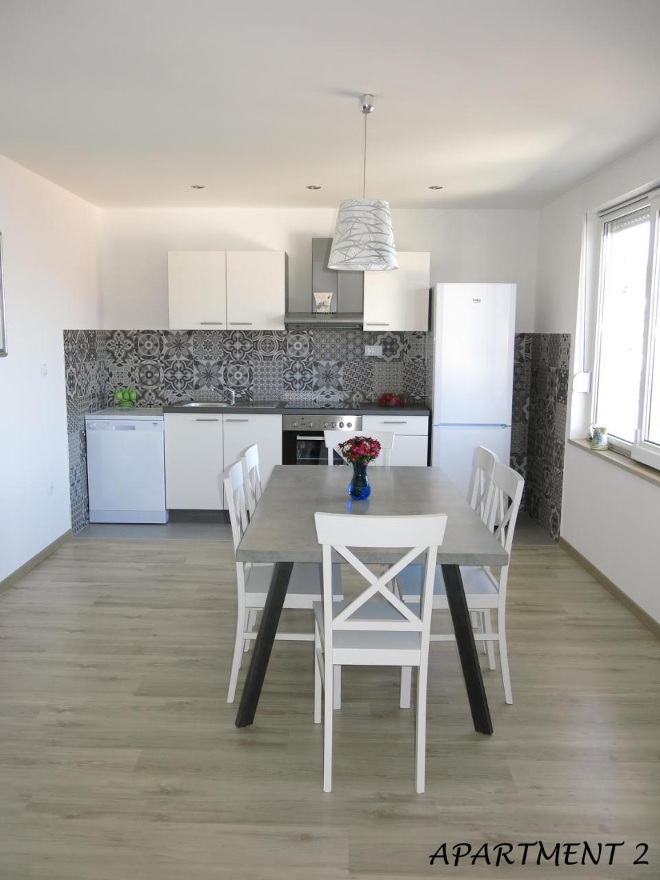 Apartments Luka โตรกีร์ ภายนอก รูปภาพ