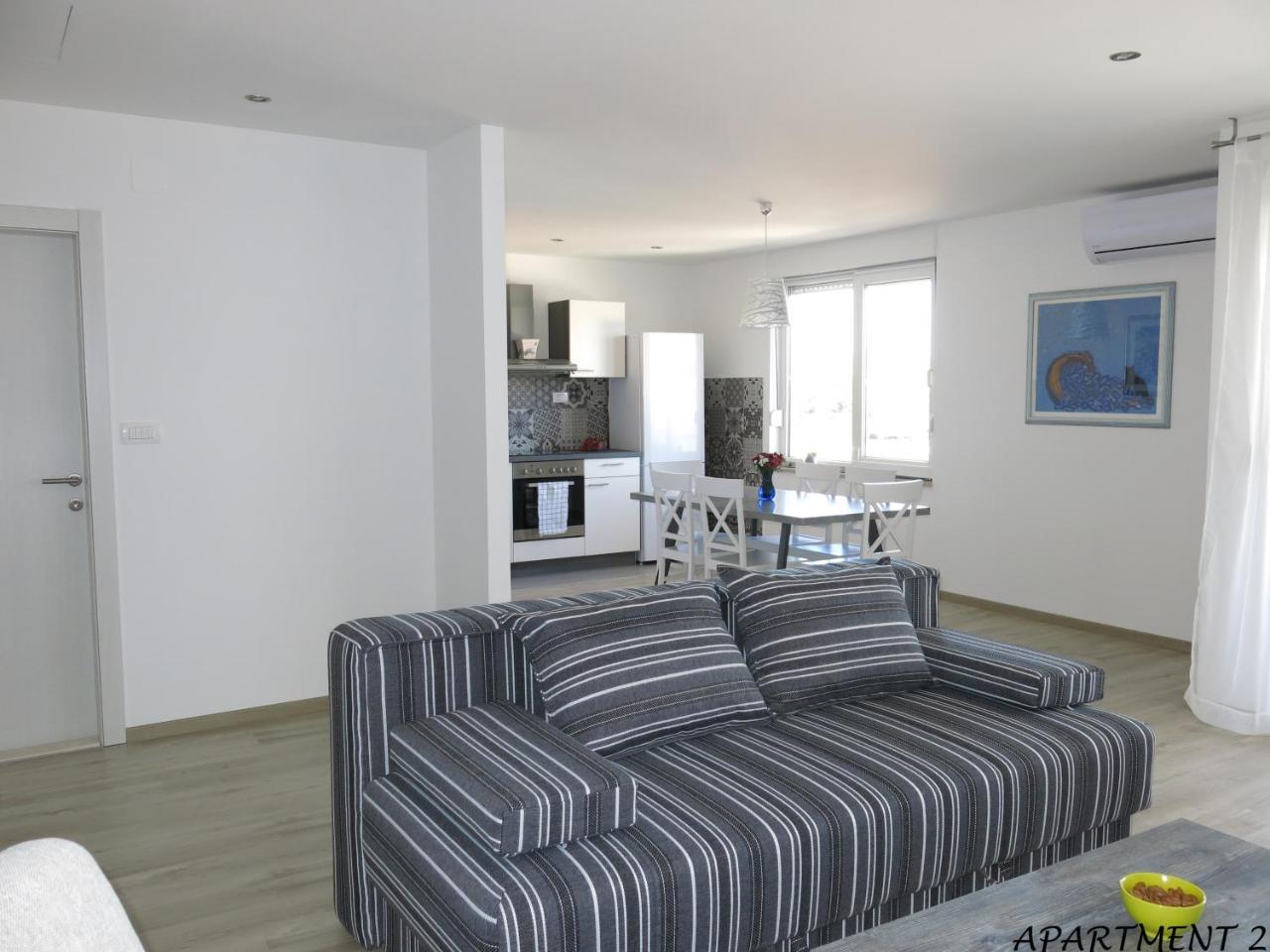 Apartments Luka โตรกีร์ ภายนอก รูปภาพ