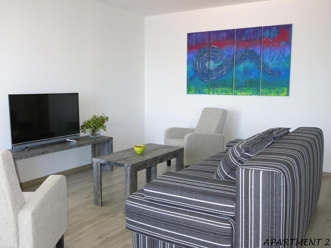 Apartments Luka โตรกีร์ ภายนอก รูปภาพ