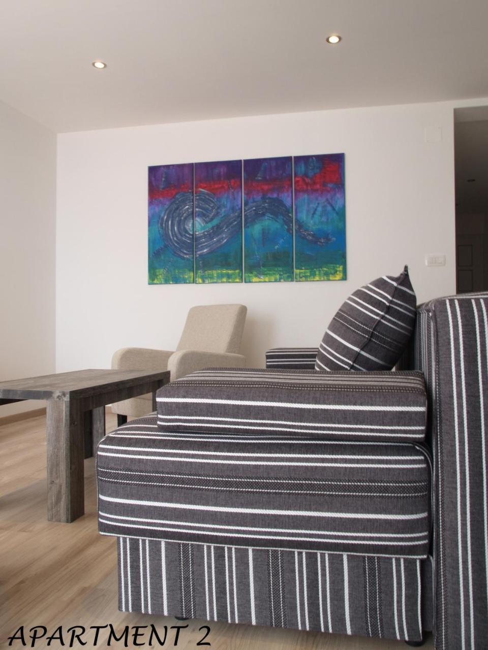 Apartments Luka โตรกีร์ ภายนอก รูปภาพ
