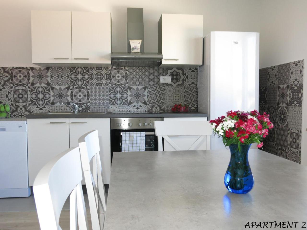 Apartments Luka โตรกีร์ ภายนอก รูปภาพ